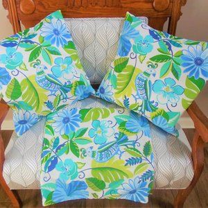 Decorative blue bird pillow cases